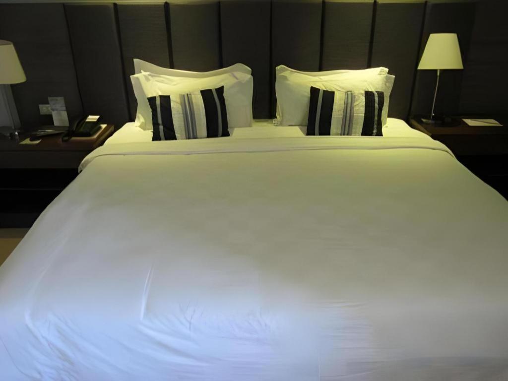 Avenue Suites Bacolod Exterior foto